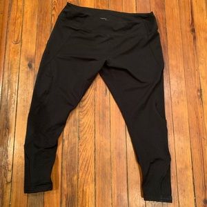 Zella Black crop leggings with cutouts size XL 😍